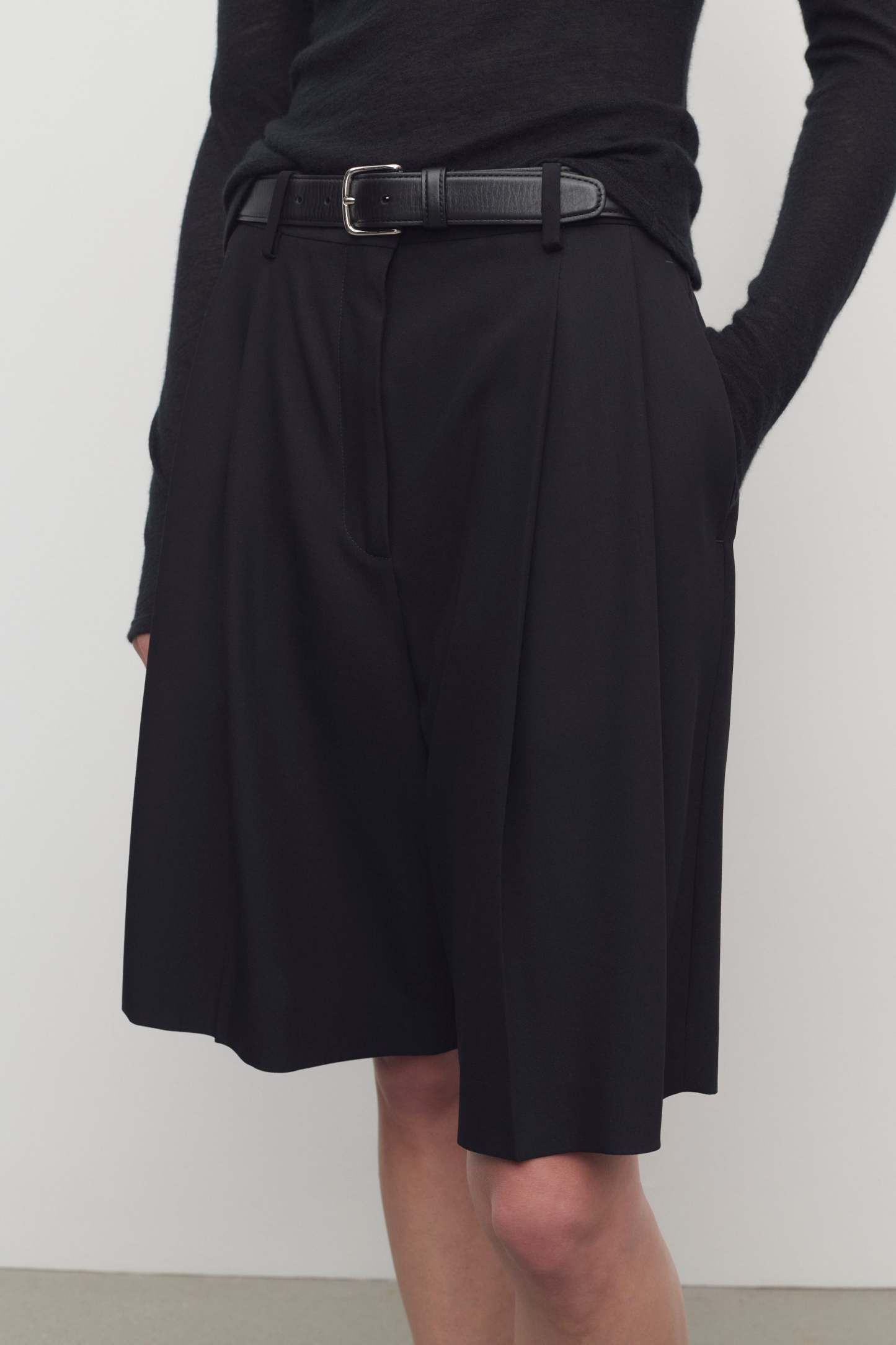 Vesperis Short in Virgin Wool