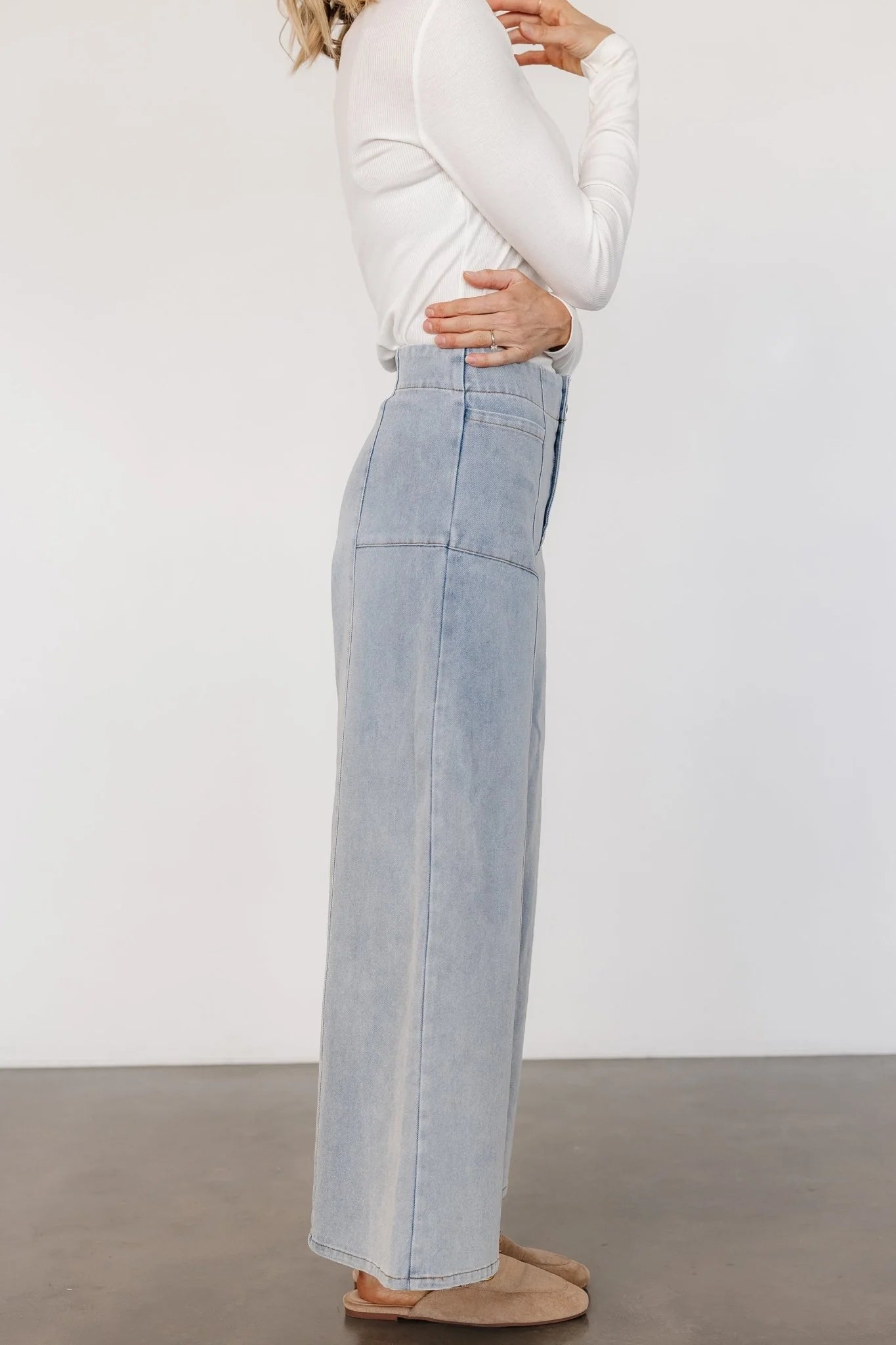 Emmi Mid Rise Wide Leg Jeans | Light Wash